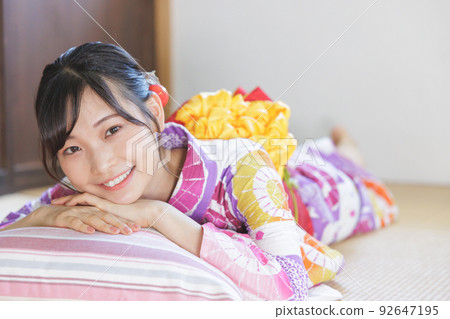 浴衣女性肖像 92647195