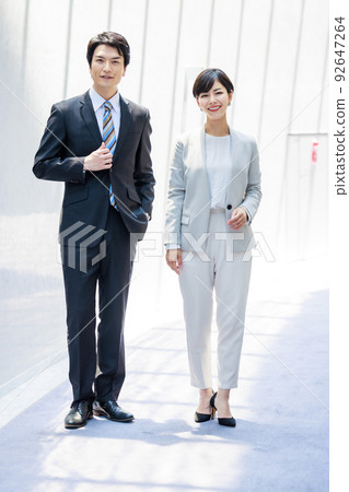 young men and women business people 92647264
