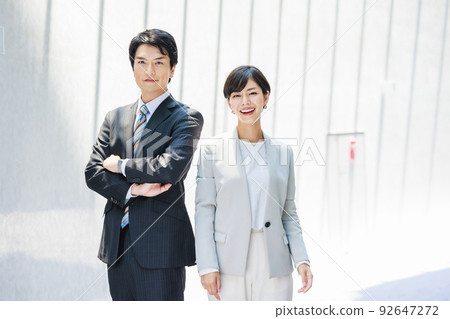 young men and women business people young men and women business people 92647272