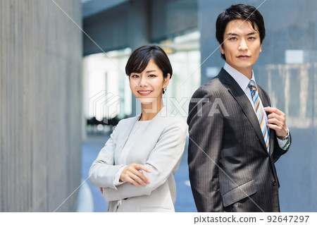 青年男女商界人士 92647297