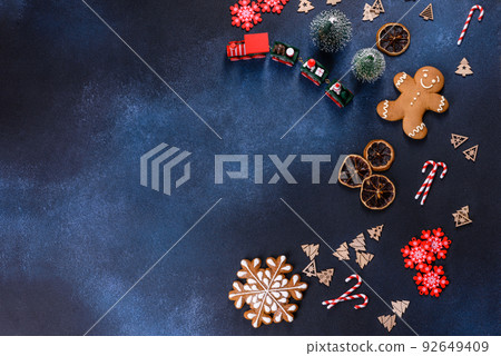 Christmas homemade gingerbread cookies on a dark concrete table 92649409