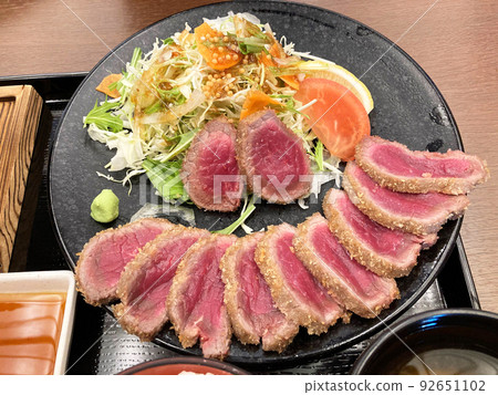 Gyukatsu fried with lean beef loin 92651102