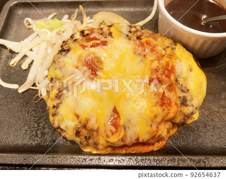 有很多奶酪的漢堡牛排菜 有很多奶酪的漢堡牛排菜 92654637