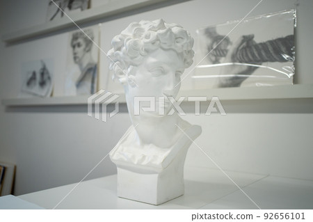 藝術學校預備學校 92656101