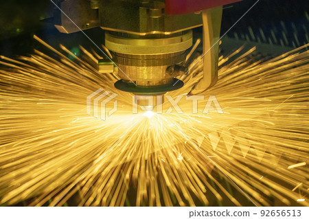 The fiber laser cutting machine cutting  machine cut the metal plate. 92656513
