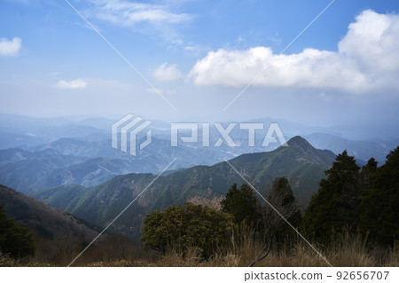 Landscape with beautiful mountain ridgeline and clouds Landscape with beautiful mountain ridgeline and clouds 92656707