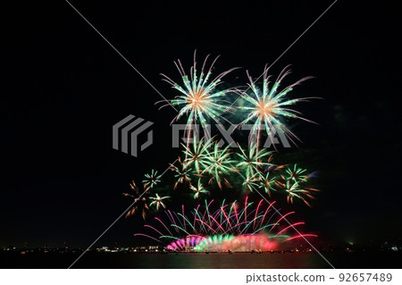 Kuwana Fireworks <Kuwana Suigo Fireworks Festival> Kuwana Fireworks <Kuwana Suigo Fireworks Festival> 92657489