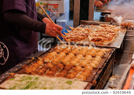 章魚燒在一個攤位 92659649