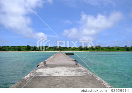 從黑島的伊子碼頭看到的風景（黑島，沖繩）3 92659914