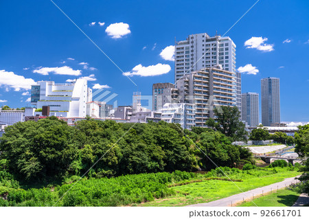 “東京”二子玉川都市風景、住宅區和河床 “東京”二子玉川都市風景、住宅區和河床 92661701