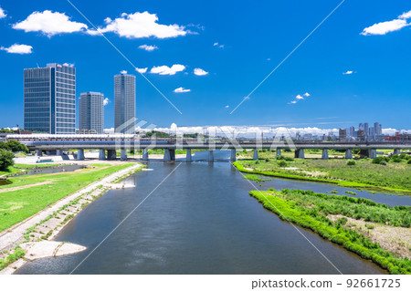 “東京”二子玉川都市風景、住宅區和河床 “東京”二子玉川都市風景、住宅區和河床 92661725