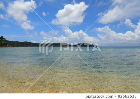 西表島伊達海灘美麗的冰藍色海景 92662633