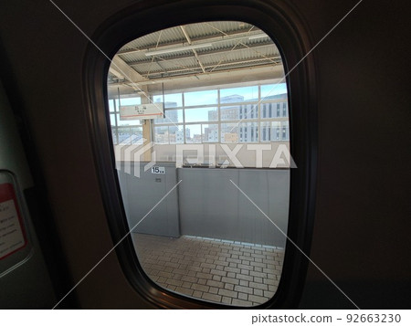 From the door of the Tokaido Shinkansen at Atami Station (arrival and departure) 92663230
