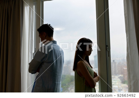 arguing asian couple 92663492