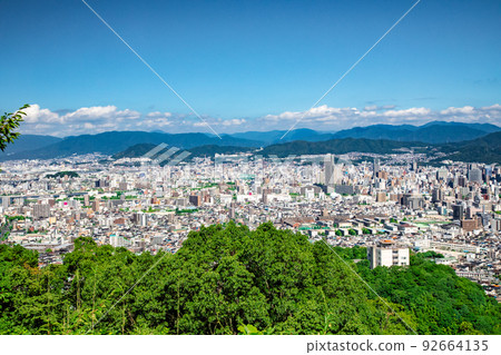A distant view of the city of Hiroshima. hitoto Hiroshima The tower on the right. You can see Funairi, Eba, Yoshijima, and Kannoncho. 92664135