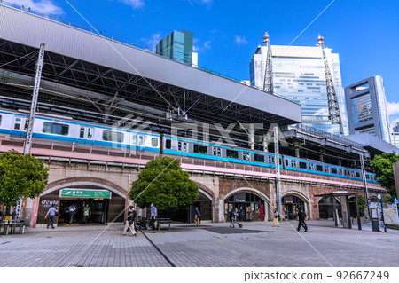 俯瞰新橋站的日本東京城市景觀 俯瞰新橋站的日本東京城市景觀 92667249