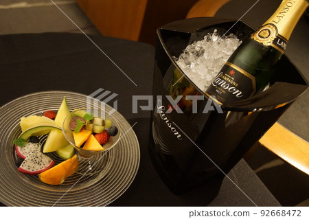 Wine and fruits 92668472