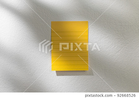 Yellow post it 92668526