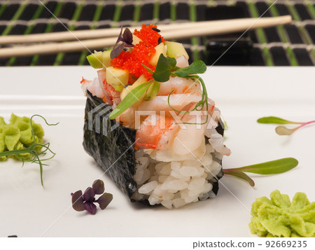 gunkan with shrimp, avocado and tobiko caviar. close-up gunkan with shrimp, avocado and tobiko caviar. close-up 92669235