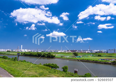 "Tokyo" Blue sky and white clouds, Arakawa riverbed in summer sky 92669507