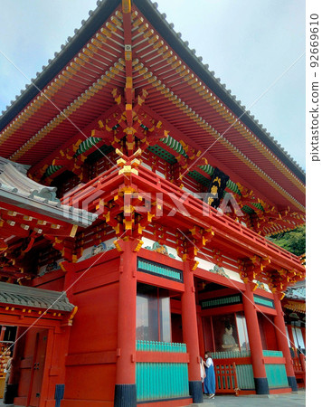 Composition looking up at Tsurugaoka Hachimangu Main Shrine from below (vertical) Composition looking up at Tsurugaoka Hachimangu Main Shrine from below (vertical) 92669610