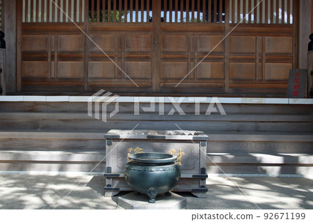 Temple offertory box and incense burner 92671199