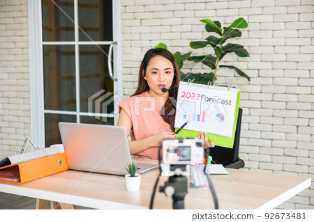 young business influencer live sale 2022 forecast to audience 92673481