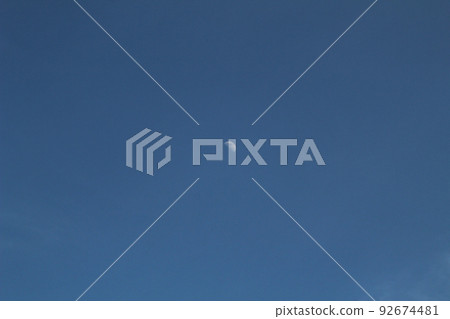 在白天的半月 92674481