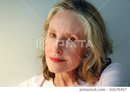 Female beauty expressions indoors. 92676957