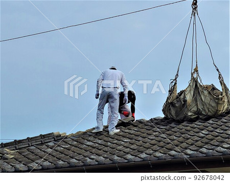Replacement work for disaster prevention tiles (carrying out old tiles) Materials Background 92678042