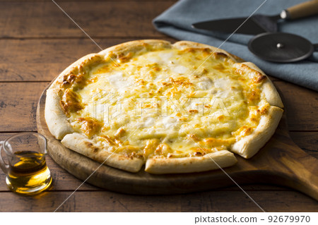 Cheese pizza 92679970