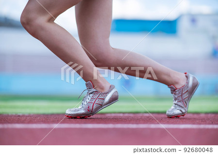 Close-up of female legs. The runner in the stadium.  92680048