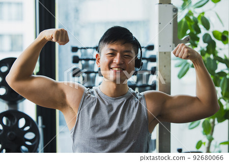 健身男性肌肉健美 92680066