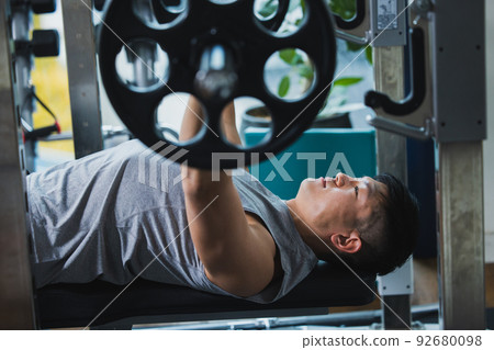 Fitness male muscle bodybuilding 92680098