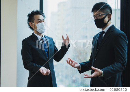 戴著面具的商人 92680220