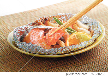 箔烤紅鮭魚圖像 箔烤紅鮭魚圖像 92680238