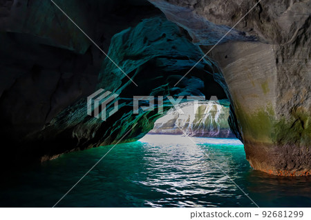 靜岡縣西伊豆町 堂島巡遊天窗洞的風景 92681299