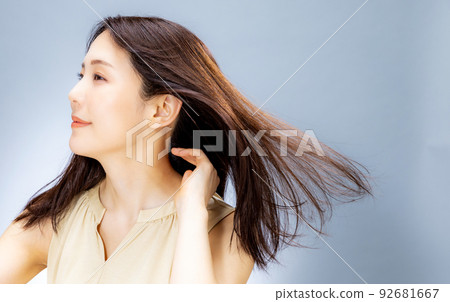 beauty woman hair 92681667