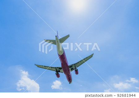 "Airplane" Airbus Airbus A320-214 (A320ceo family) 92681944