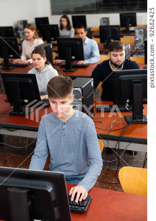 Computer lessons for adults in classroom 92682425