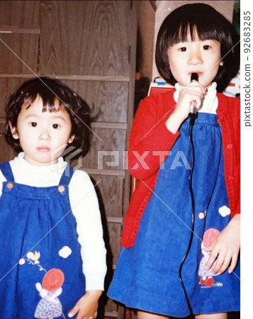 Showa 50's Good friends wearing matching dresses 92683285