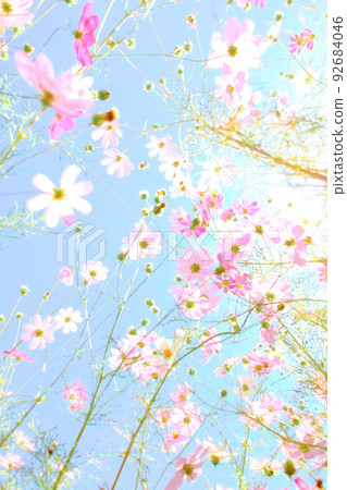 可愛的宇宙和清新的藍天 92684046