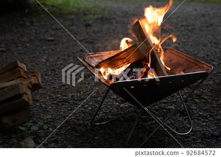 營地的篝火 92684572