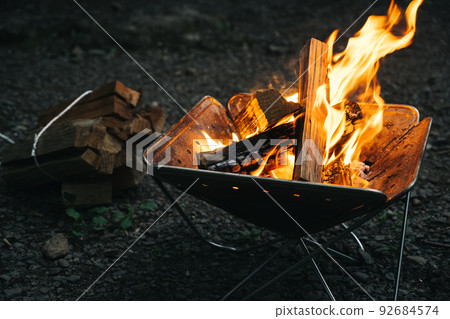營地的篝火 營地的篝火 92684574