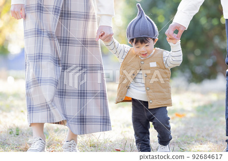 Toddler boy 92684617