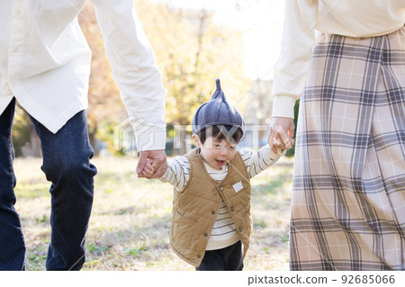 Toddler boy 92685066