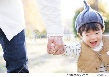 Toddler boy 92685067