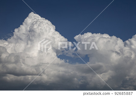 積雨雲 92685887