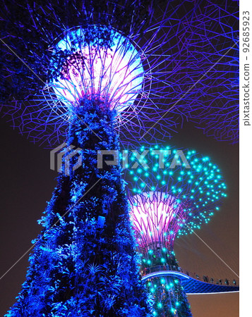 新加坡超級樹點亮 92685923