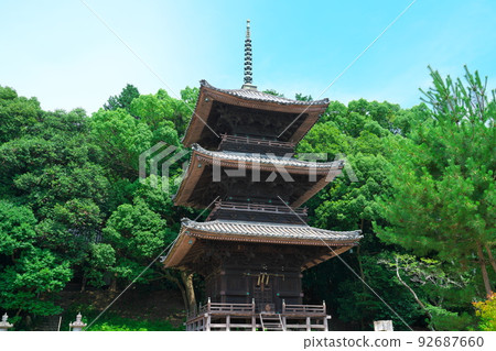 Five-story Sonryu-in three-storied pagoda and summer blue sky 2 Kurashiki City, Okayama Prefecture 92687660